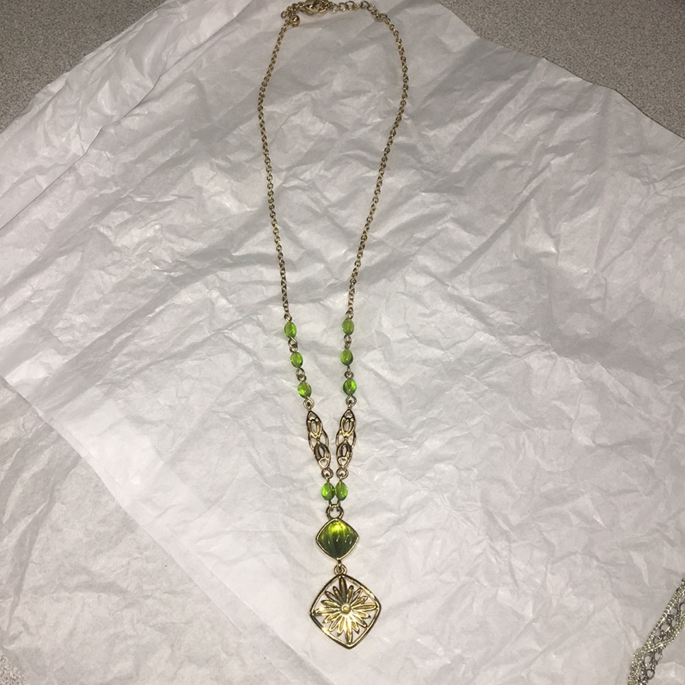 Pretty gold and green neaklace